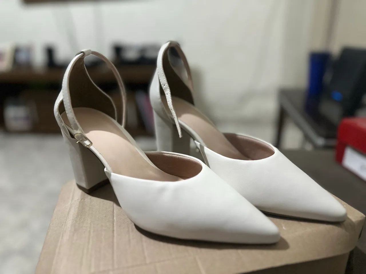 Scarpin Off White Bico Fino - Foto 2