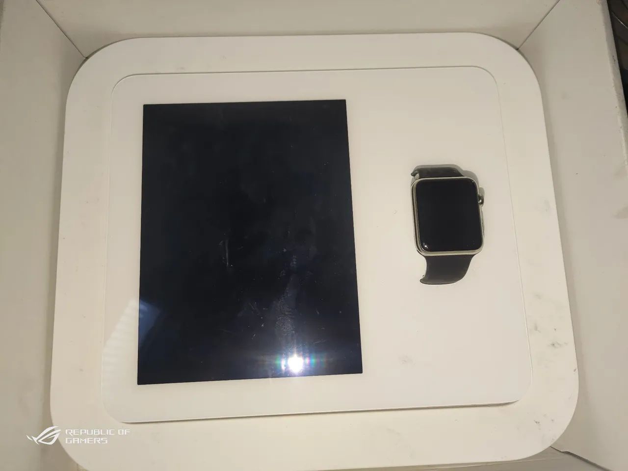 Tablet e relógio da Apple item que era usado em exposição hoje pode ser utilizado para re