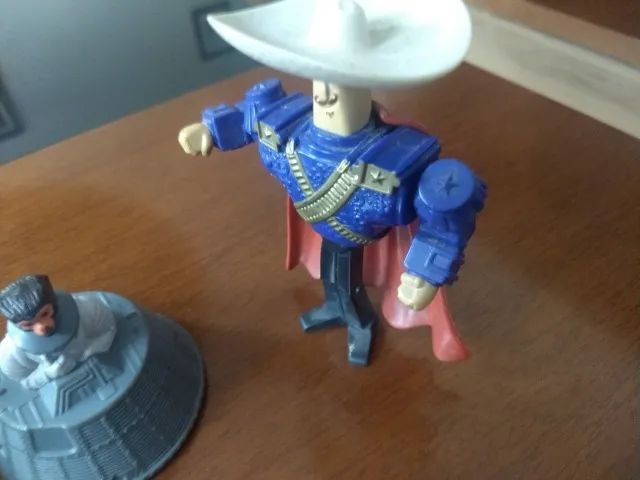 Lote bonecos superman e mcdonalds - Foto 2