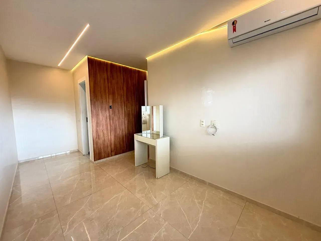 Apartamento para Alugar de 3x4, sendo 1 suite, no Edifício Jardim de Valencia, Parque Verd - Foto 2