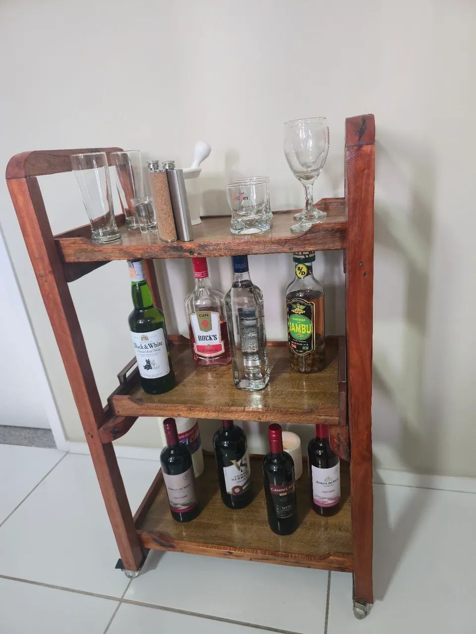 Barzinho de bebidas com rodinhas - Foto 3