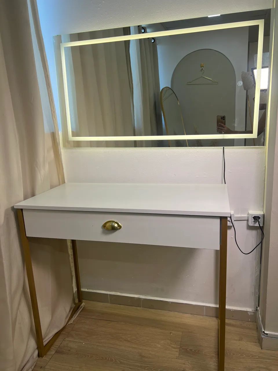 Bancada para Maquiagem/Penteadeira com Gaveta - Branco e Dourado - Foto 3