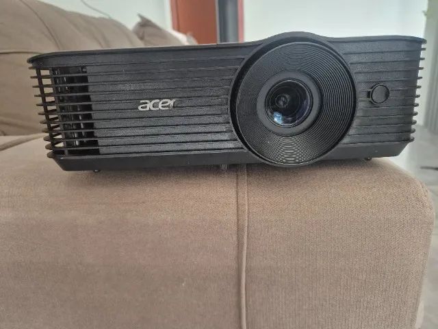 Projetor Acer pouco tempo de uso com bolsa e cabo hdmi 10mts - Foto 2