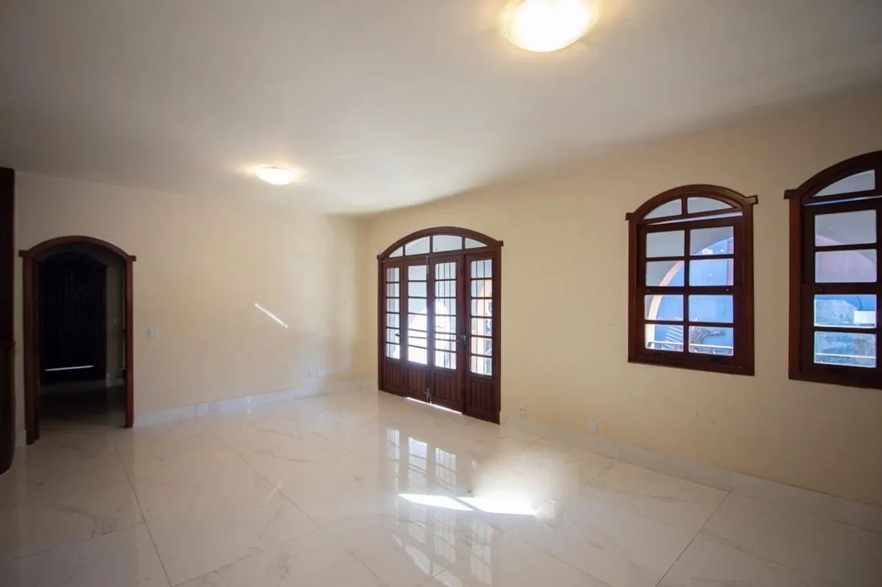 Casa à Venda - Ouro Preto, 6 Quartos, 700 m2