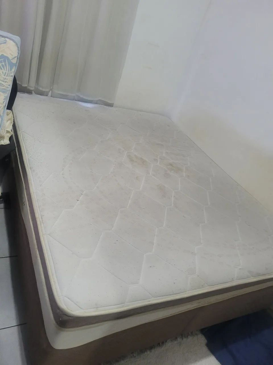 Cama king pouco usada