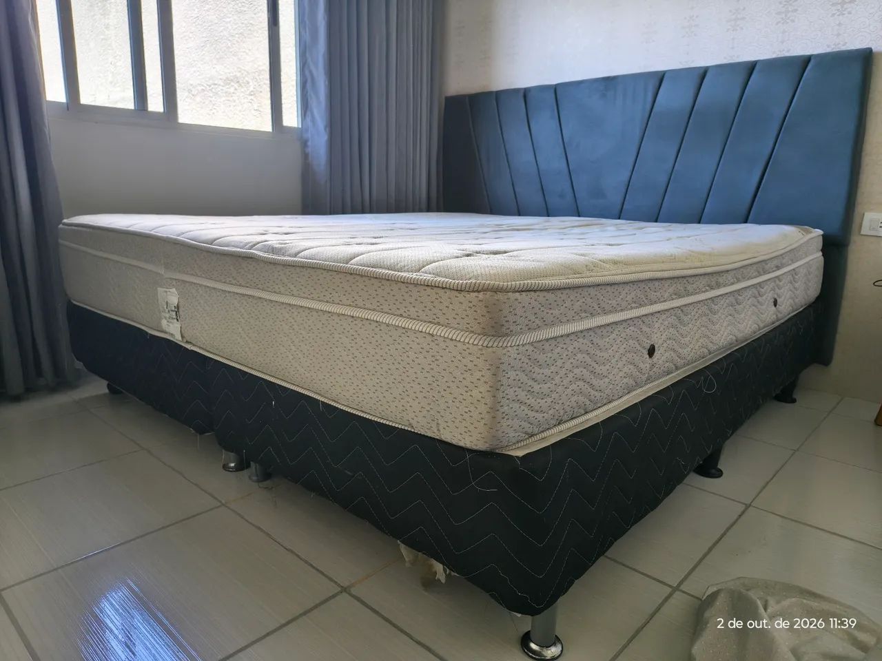 Colchão e box king TOP, em bom estado.