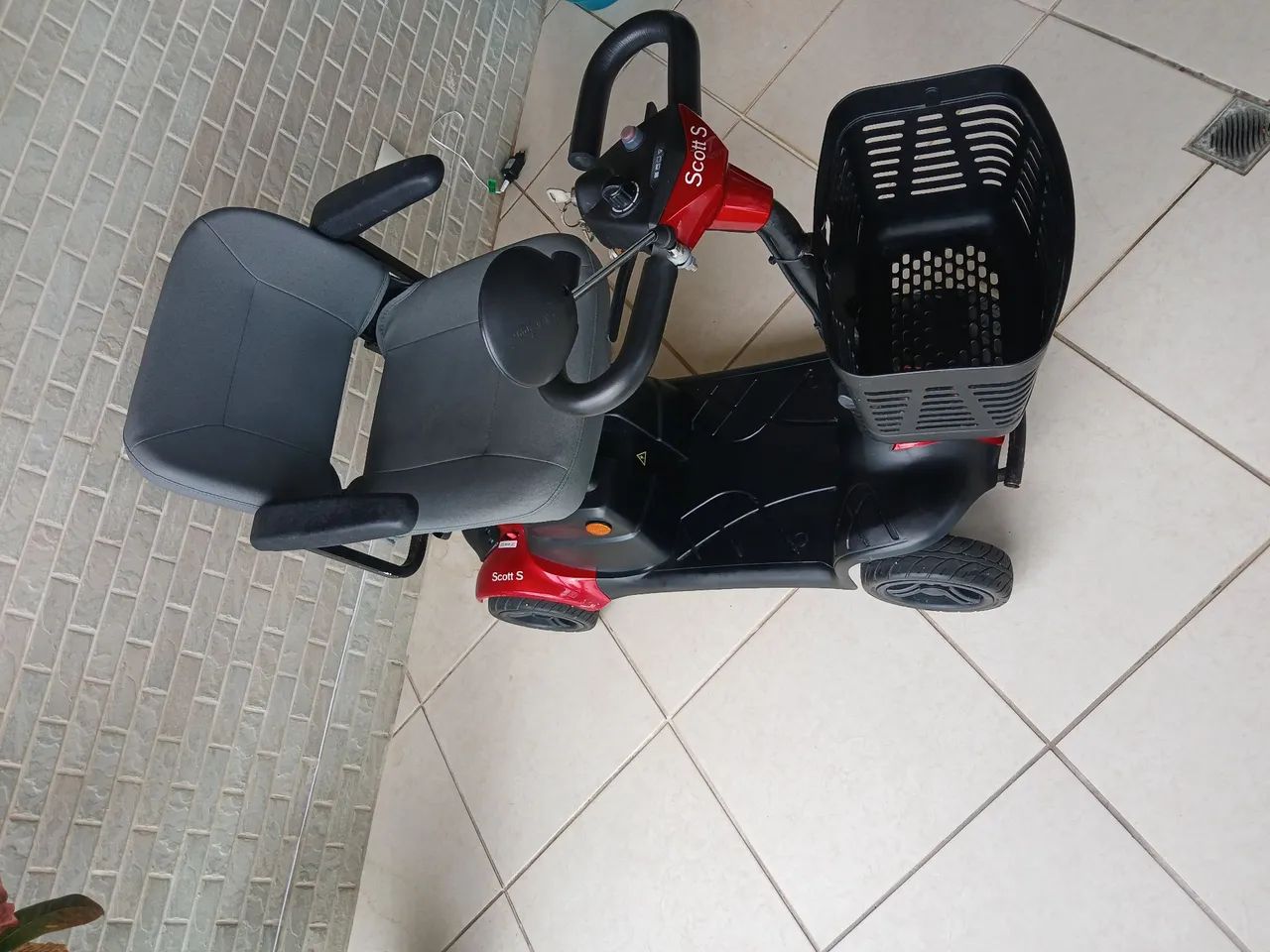 Scooter cadeira de rodas Elétrico Semi Nova usada apenas algumas vezes - Foto 2