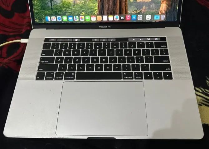 macbook pro processador i7  ano 2019 com tuch bar com 320 clicos novo  15 polegadas - Foto 4