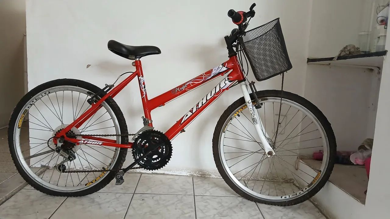 Bicicleta aro 24 com marchas e cestinha. Ótimo estado! - Foto 2