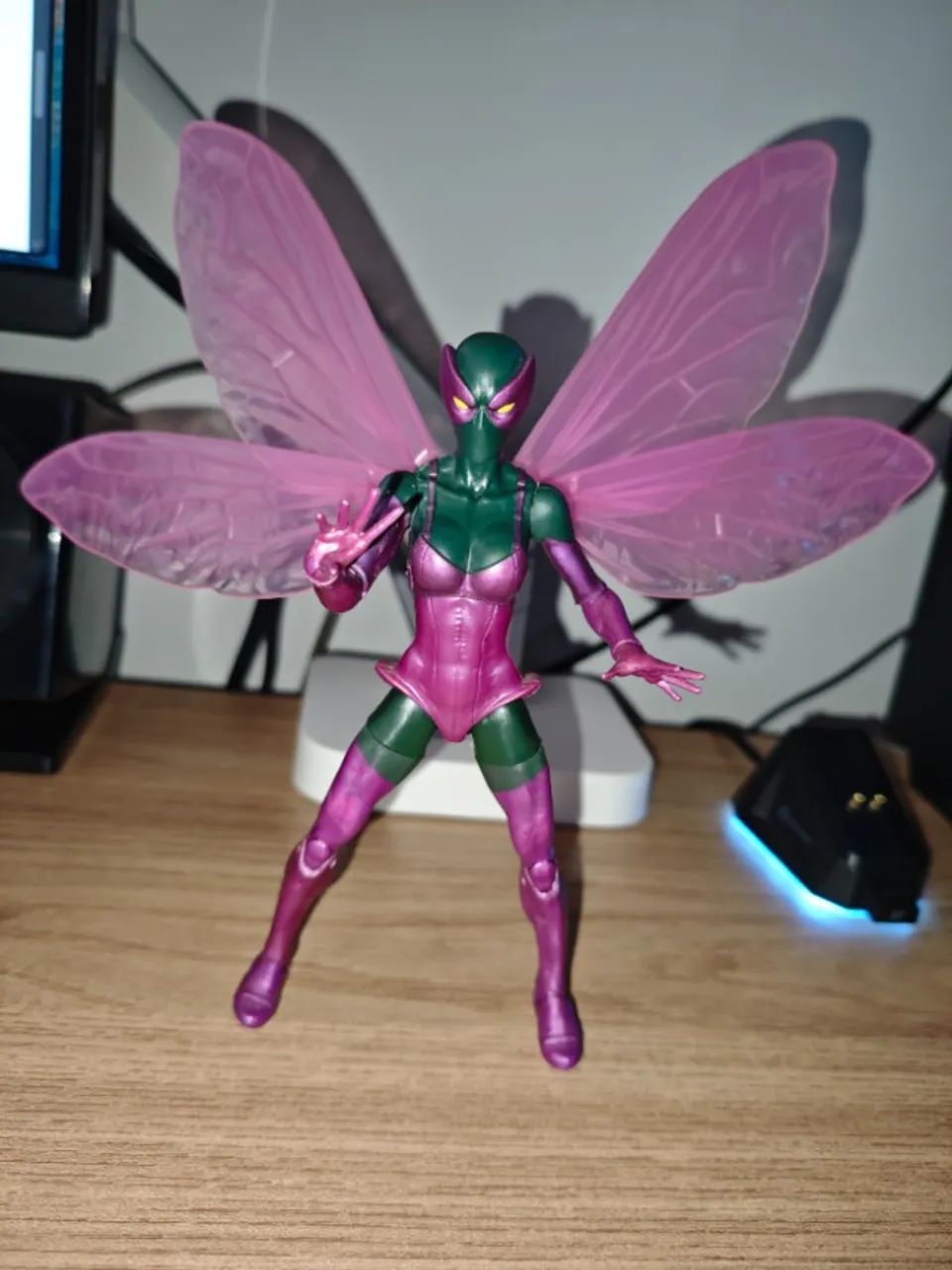 MARVEL LEGENDS  LADY BEETLE