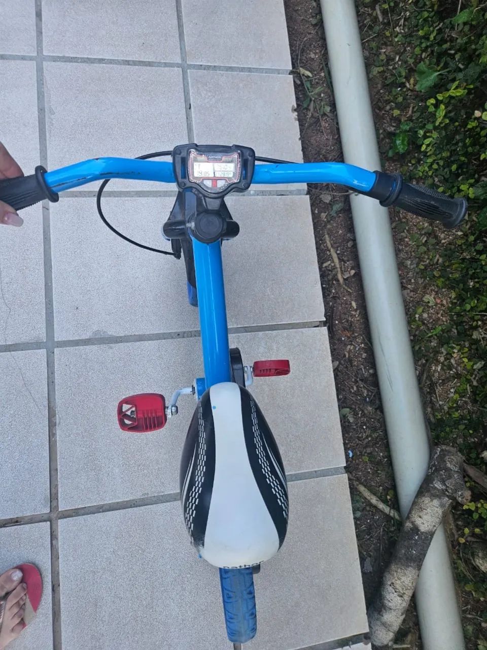 Vendo bicicleta infantil aro 12 - Foto 3