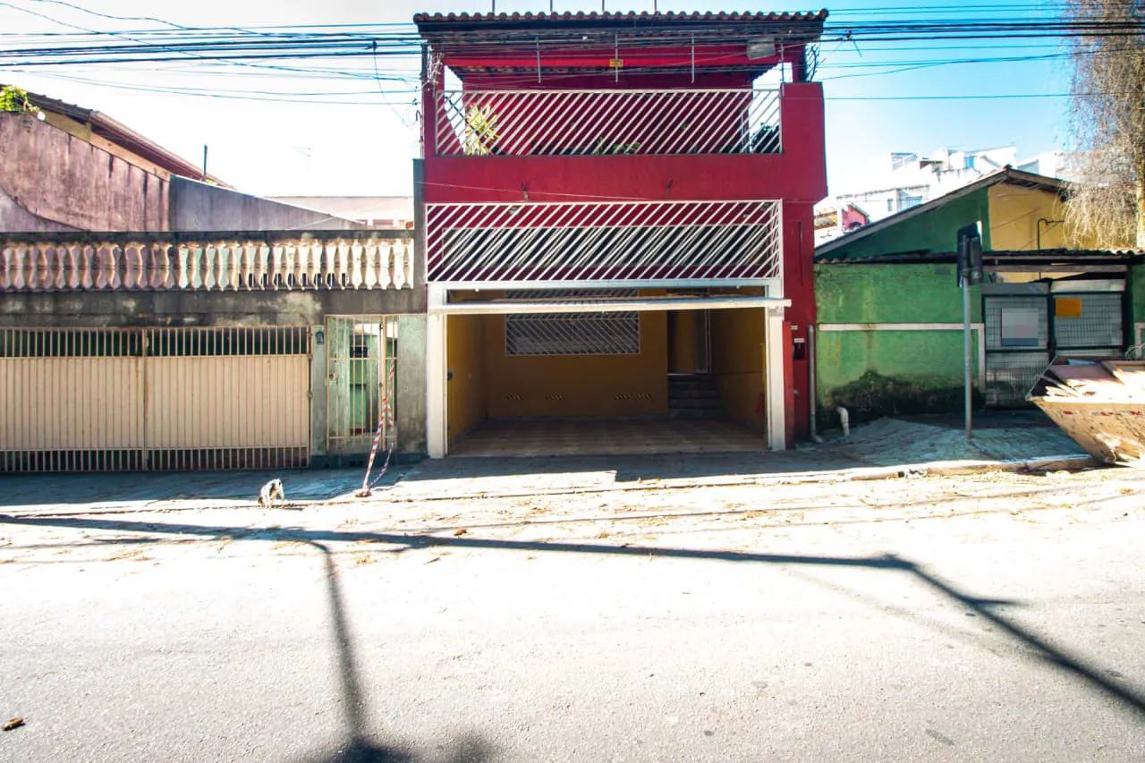 Casa comercial na Rua Aléssio de Paolis, 153 - Casa  250 m²