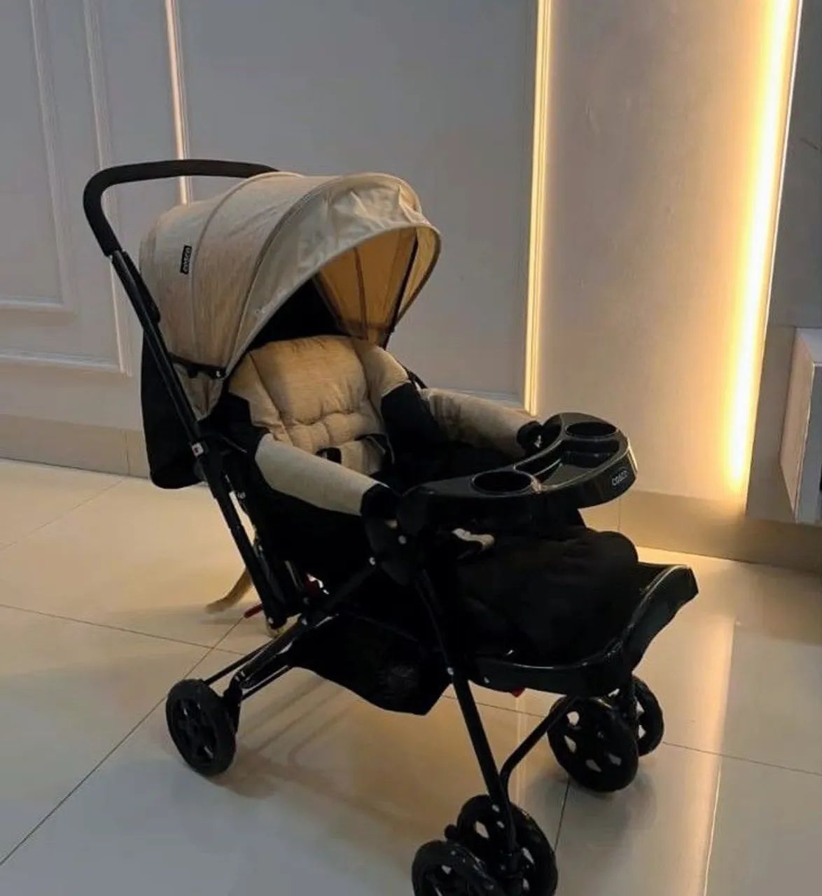 Carrinho com bebê conforto 