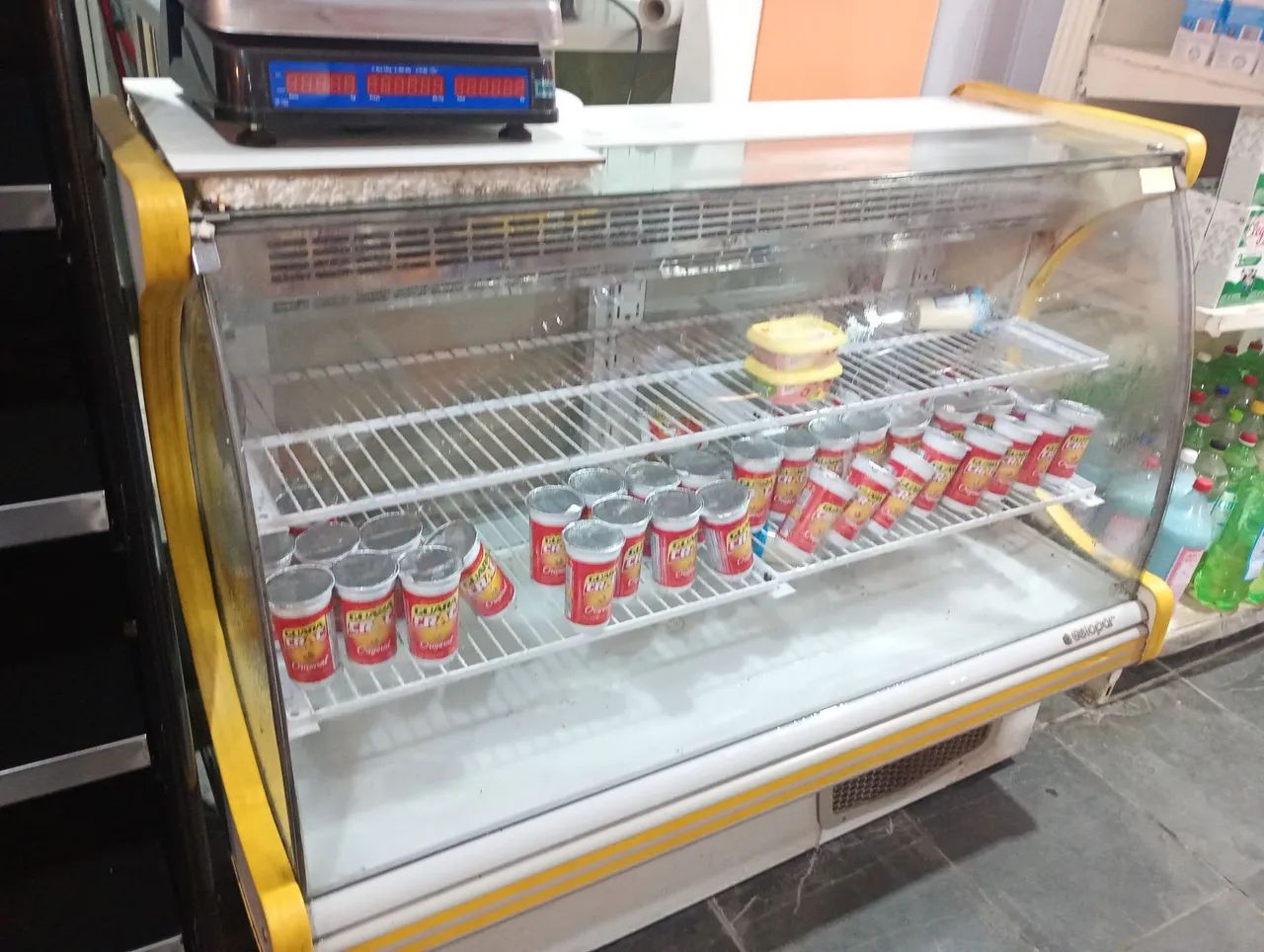 Vendo expositor de frios e laticínios 