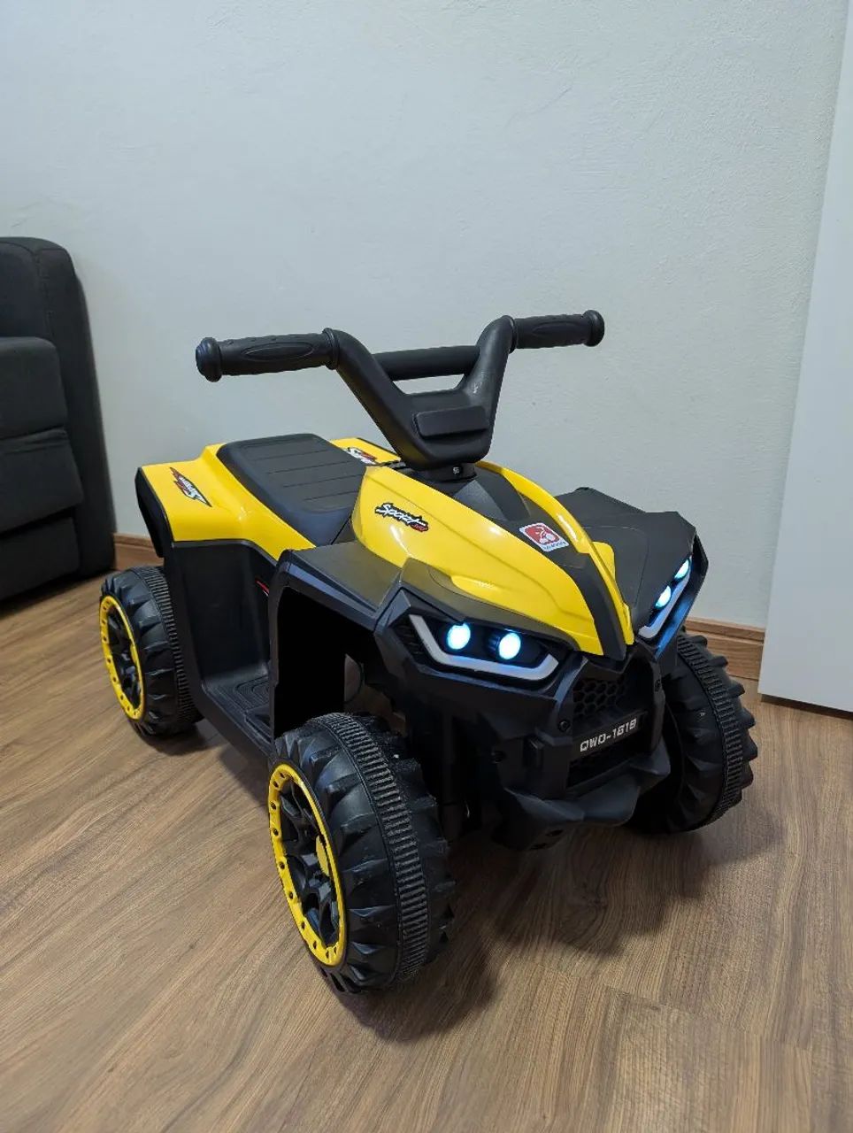 Carro elétrico infantil 