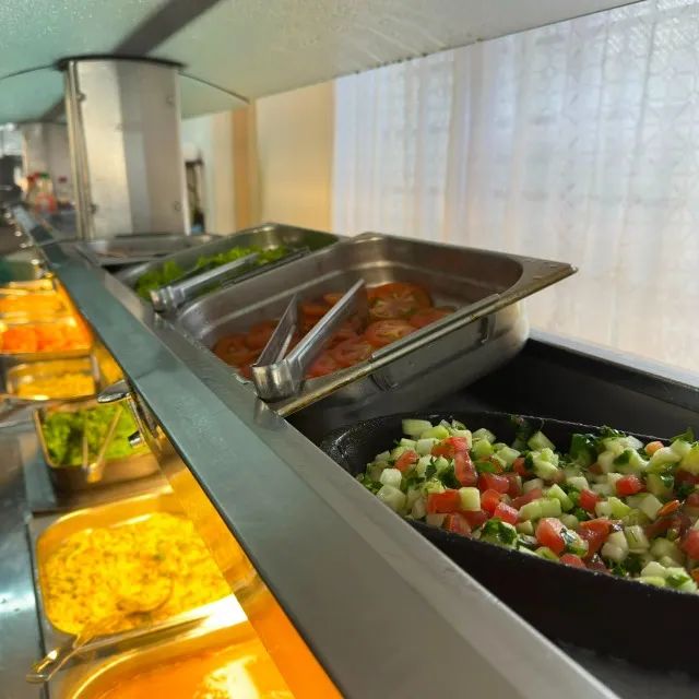 Buffet Self-Service Quente e Refrigerado com 20 Cubas - Foto 4