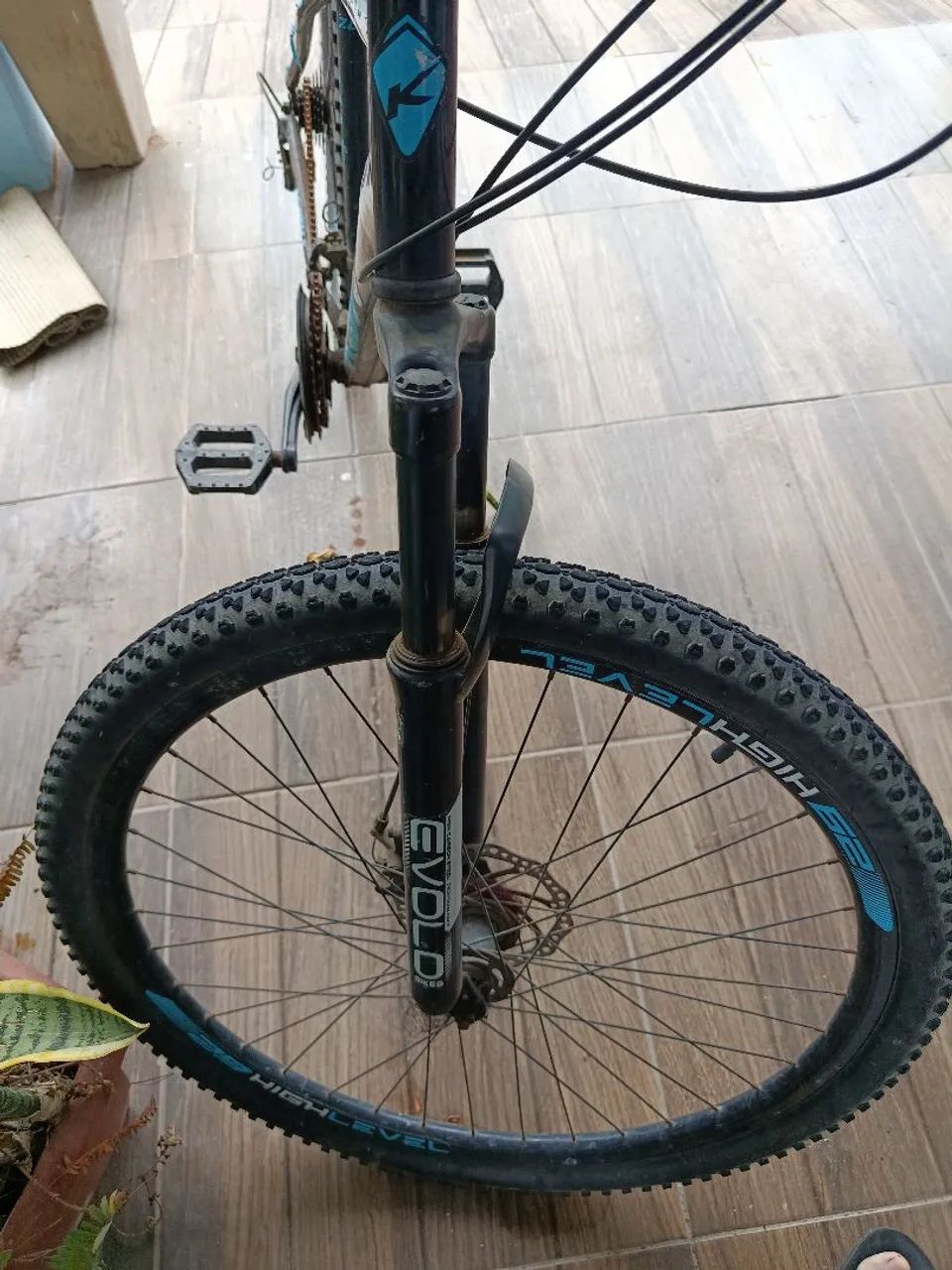 Bicicleta aro 29 em perfeito estado - Foto 3