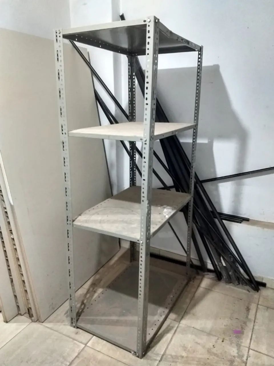 Prateleira de aço reforçada 