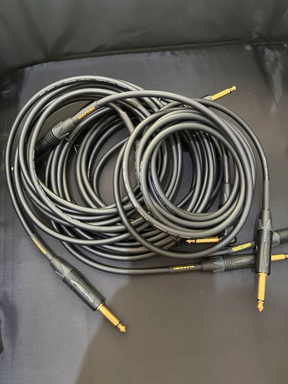 MOGAMI モガミ 2803 02010-02 NEUTRIK ProFi Cabos Mogami 2524 com conectores Neutrik P10 banhados a ouro, 3