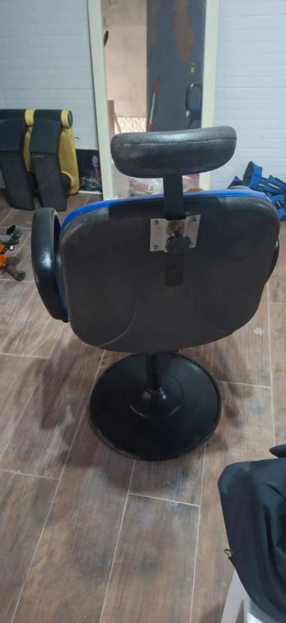 Vendo cadeira de salão ou barbeiro - Foto 3