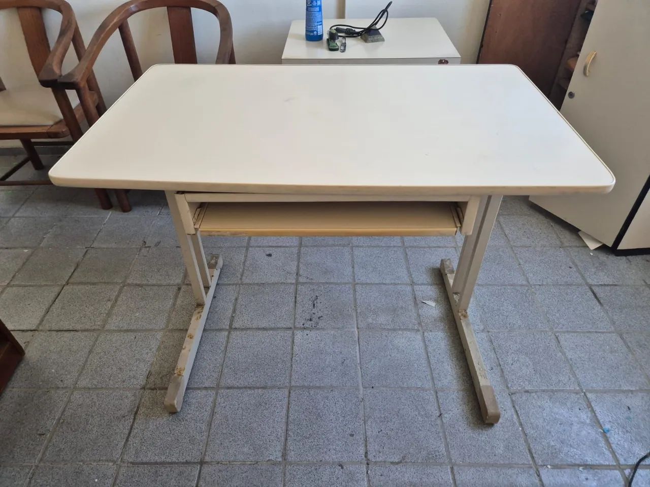 Mesa com suporte para teclado 
