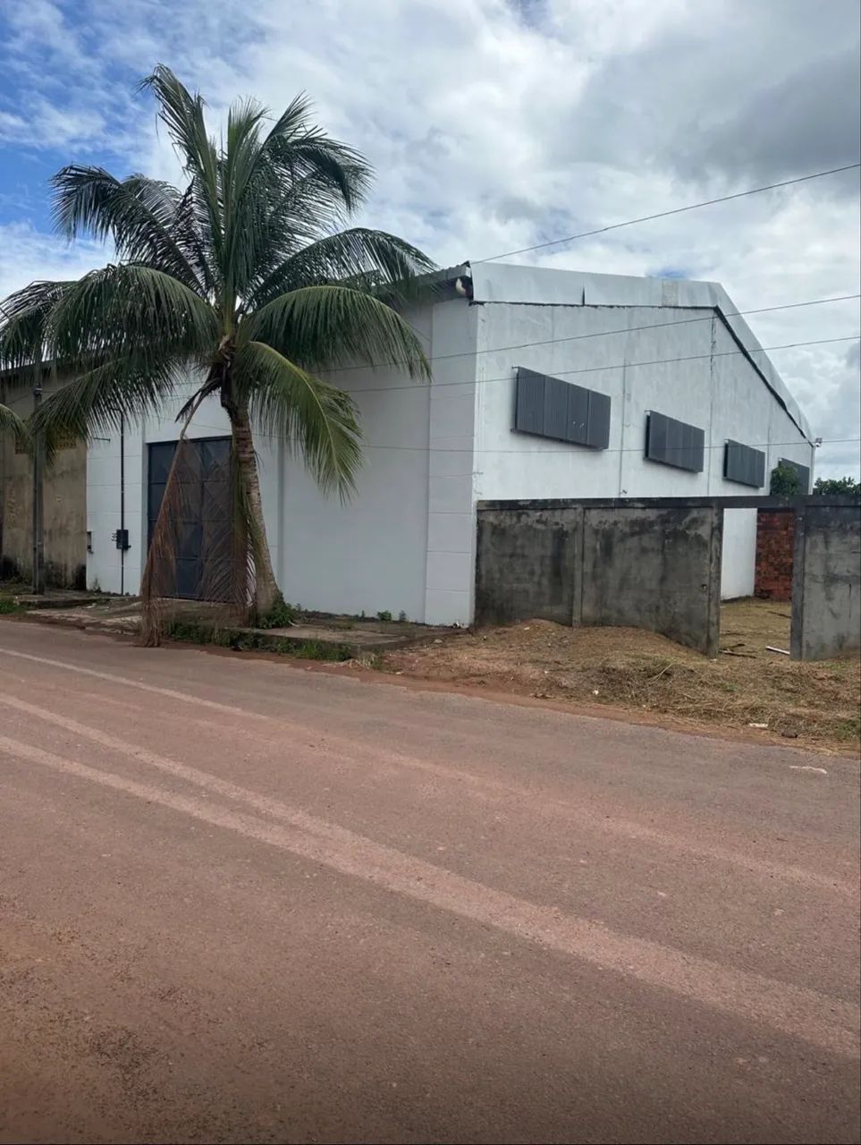 ALUGO GALPÃO NA ZONA NORTE.