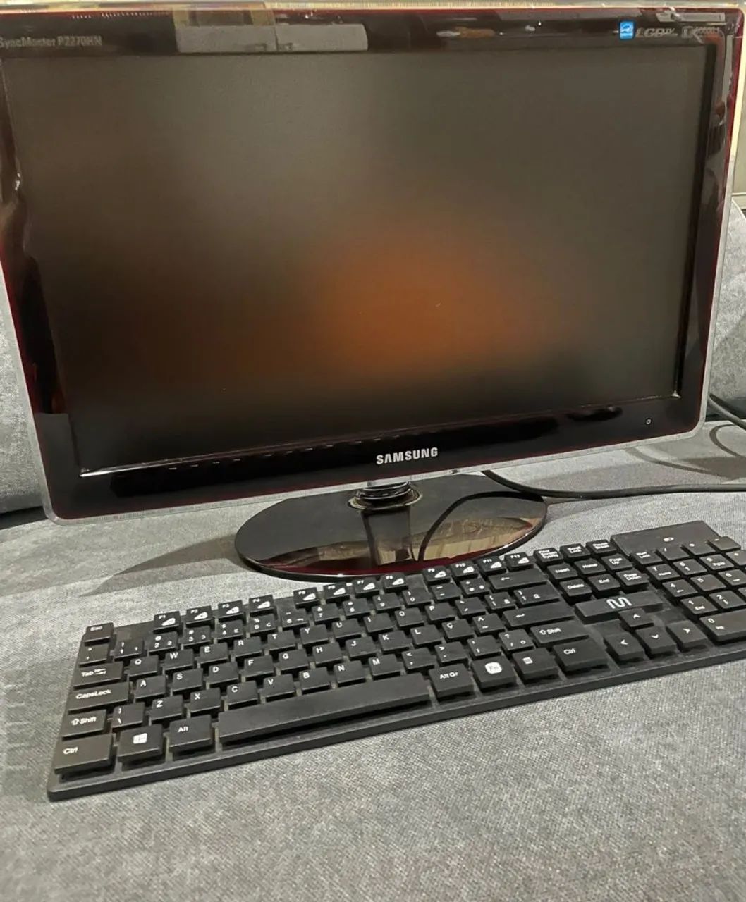 Monitor ( serve como tv, teclado e mouse 