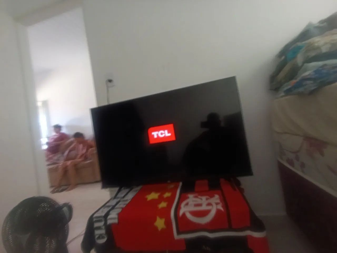 Tv Smart com 42 polegadas, Netflix ,YouTube, Google, etc.