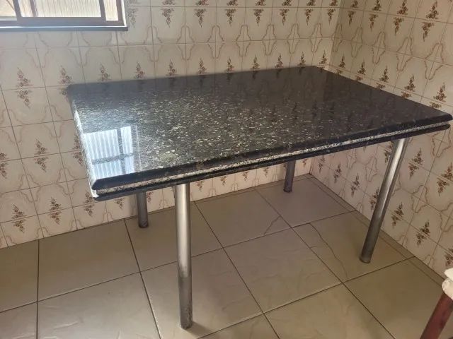 Mesa de cozinha em granito