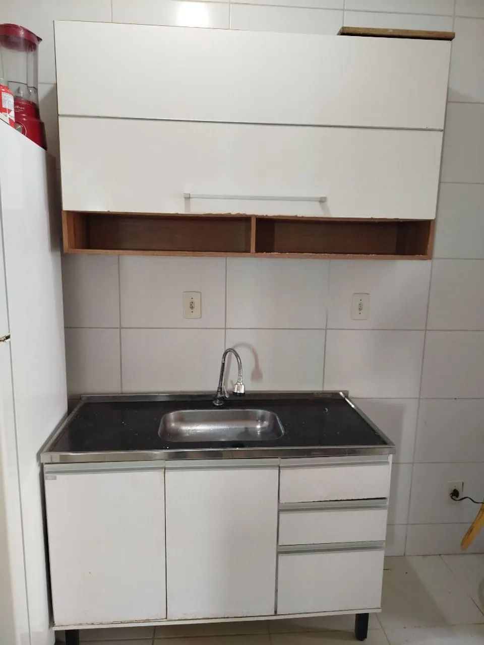 Conjunto de armário com pia. 