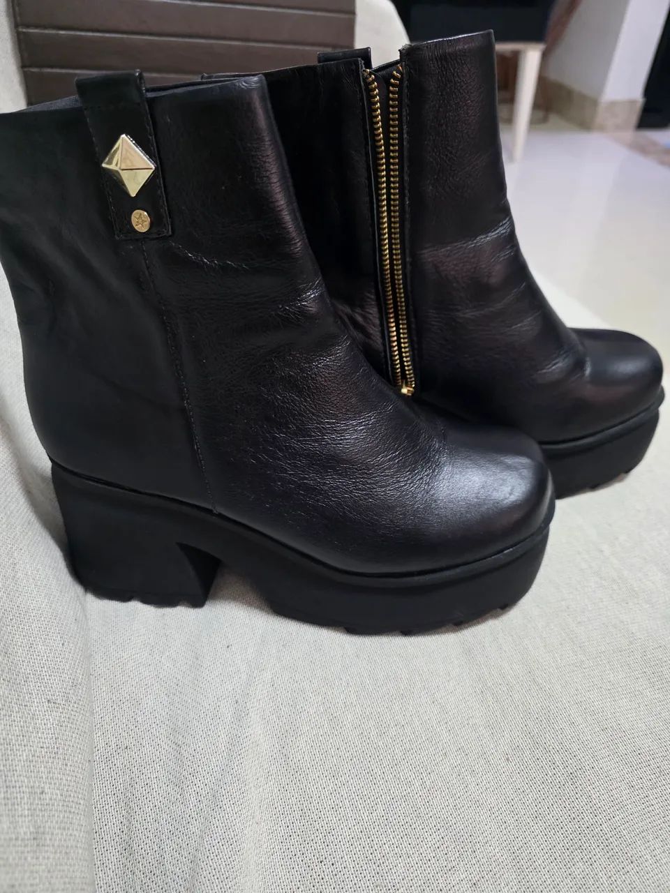 Botas semi novas - Foto 4