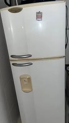 Geladeira Electrolux 365 L