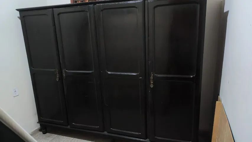 Guarda roupa em madeira