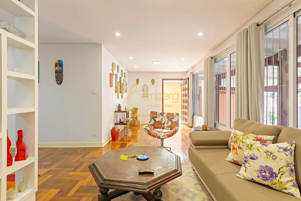 Casa térrea com ambientes amplos totalmente reformada. - Foto 3