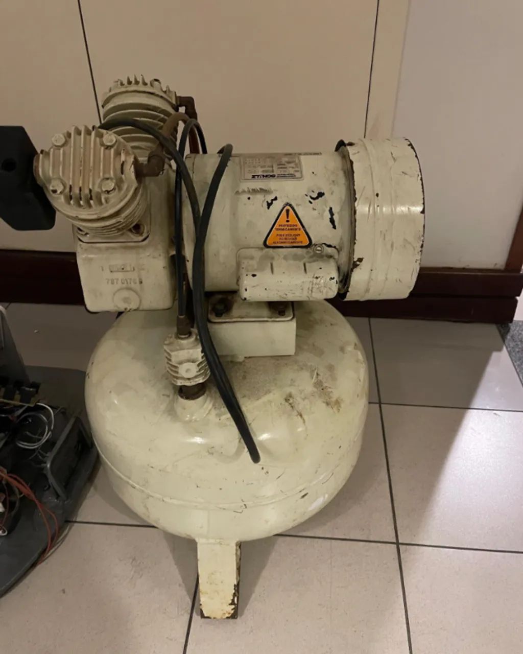 COMPRESSOR