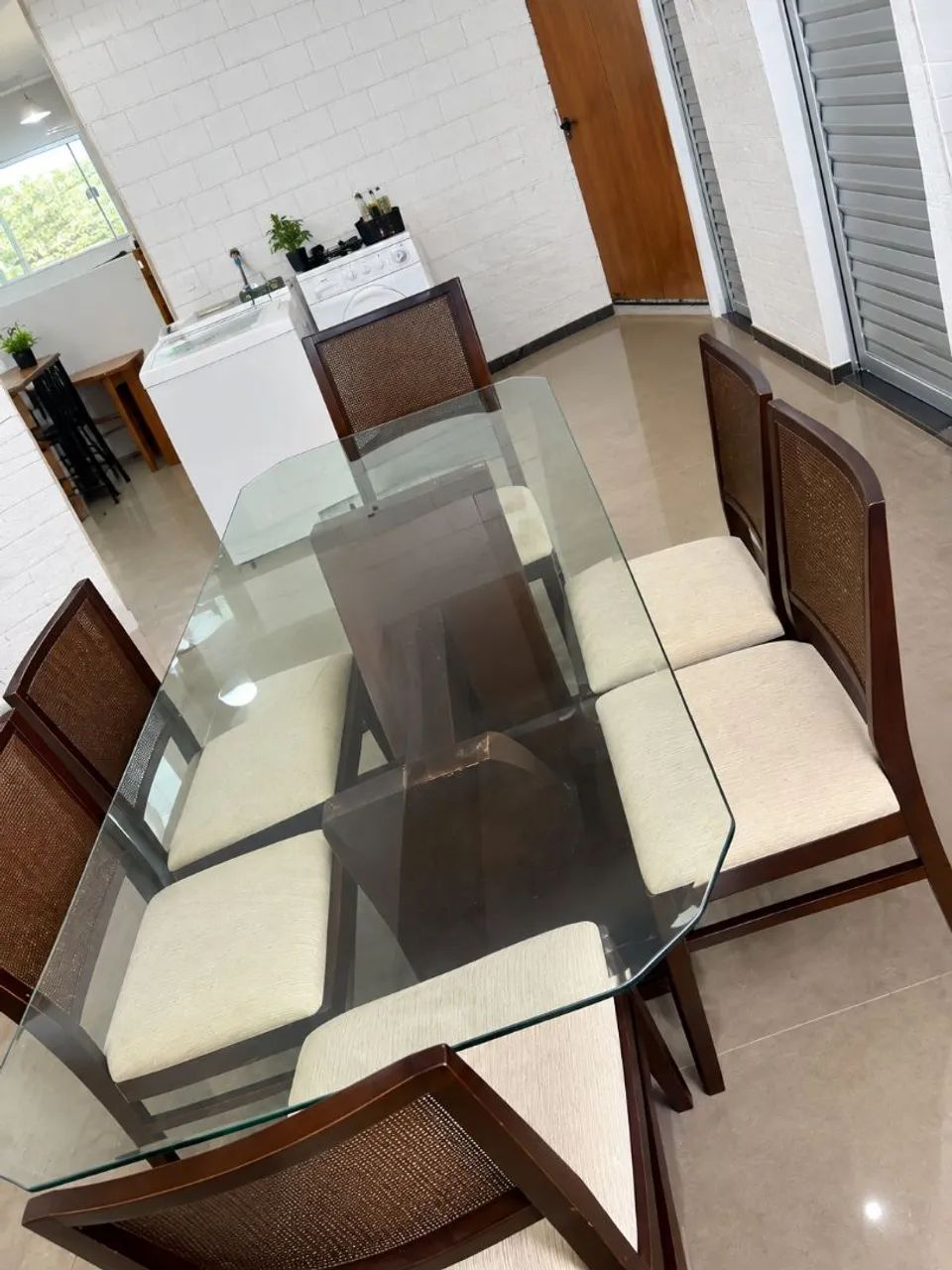 VENDO LUXUOSISSIMA MESA DE JANTAR DE 6 CADEIRAS!!
