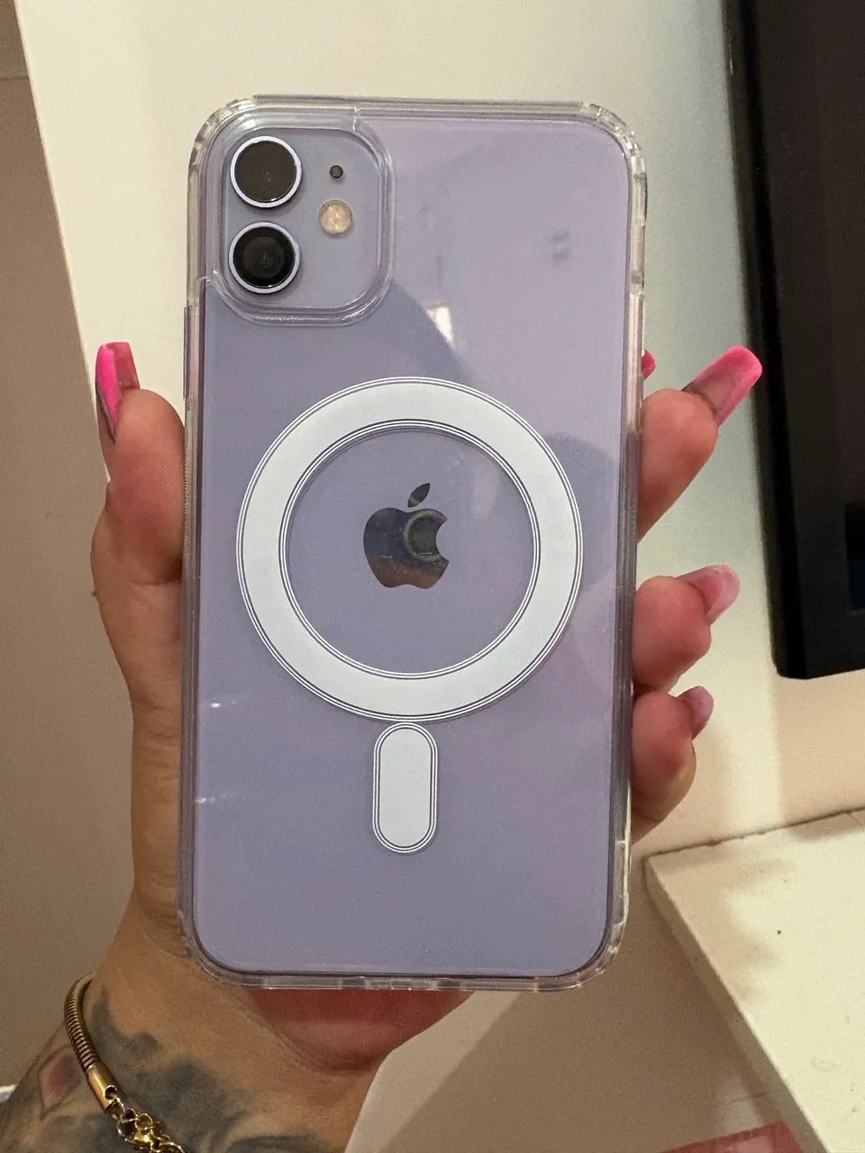Vende-se IPhone 11 lilás 128g - Foto 2
