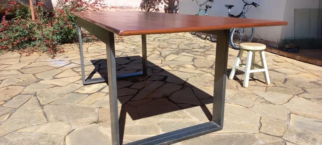 Mesa pés de ferro e tampão de madeira - Foto 2