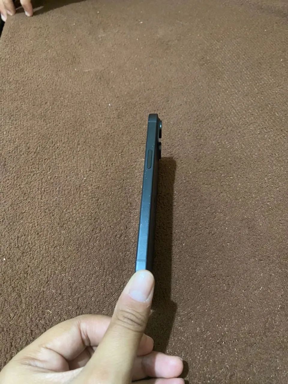 iPhone 15 - acompanha caixa e carregador  - Foto 2