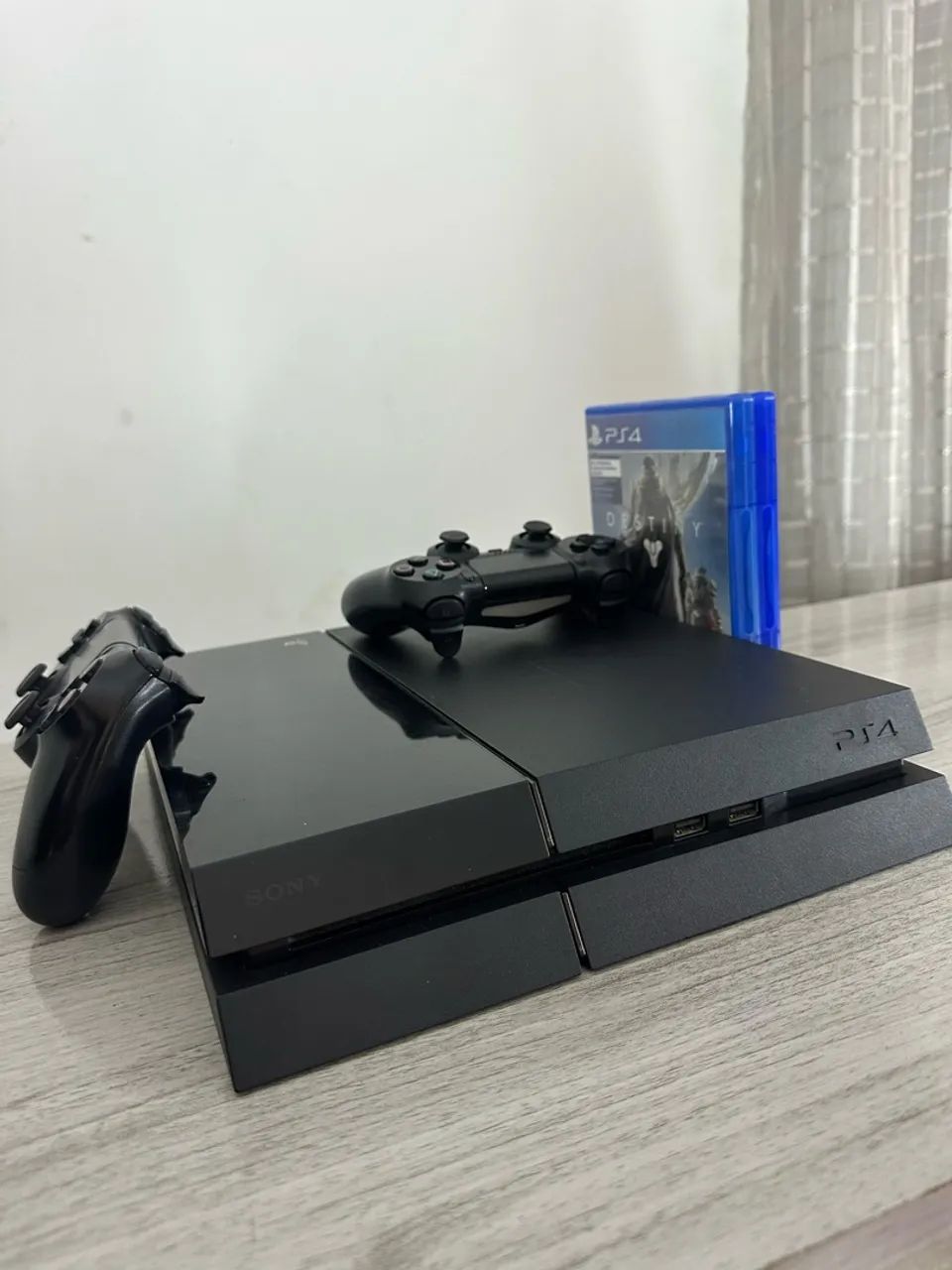 Ps4 com 2 controles 