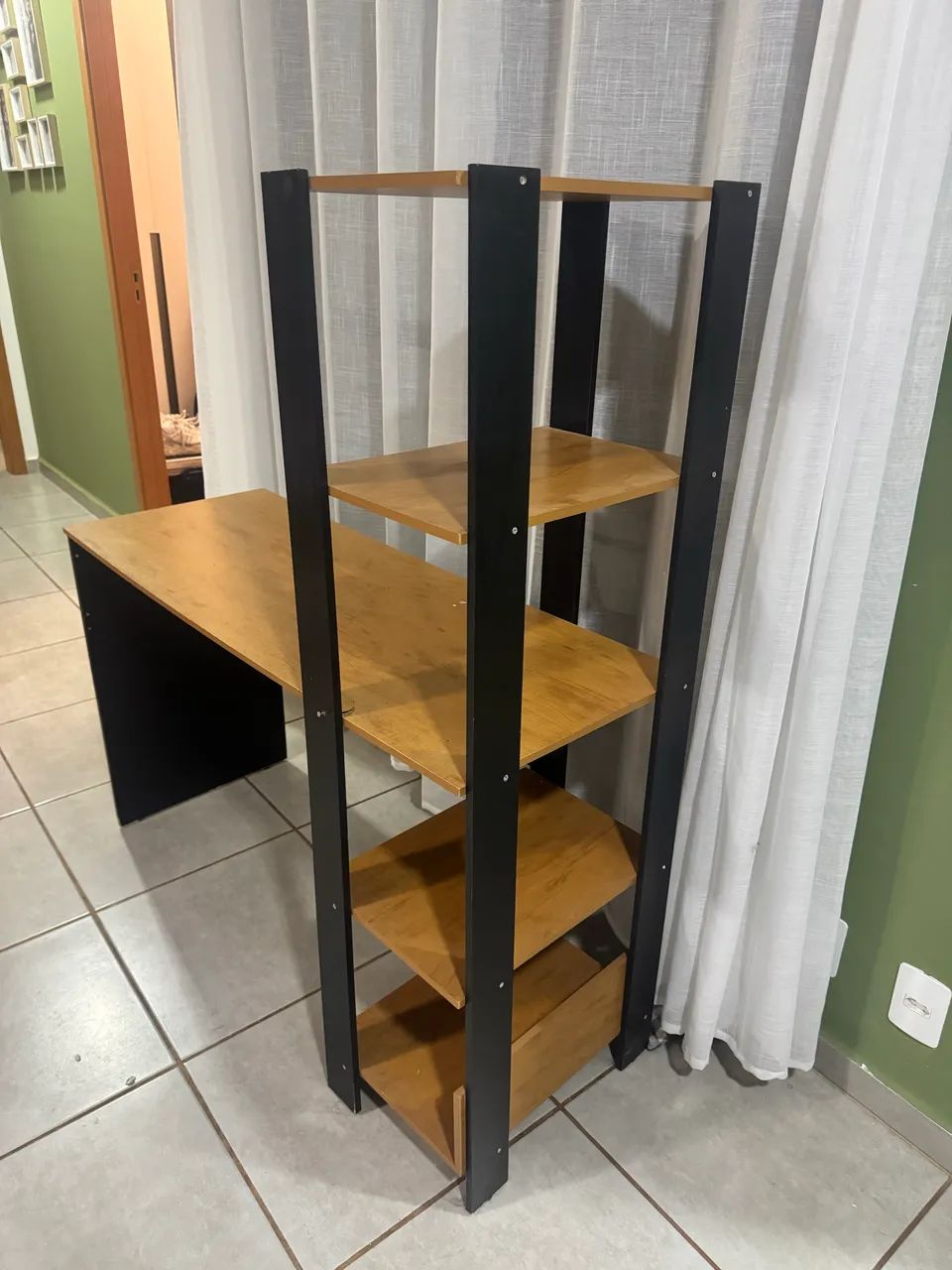 Mesa escrivaninha com prateleiras  - Foto 4