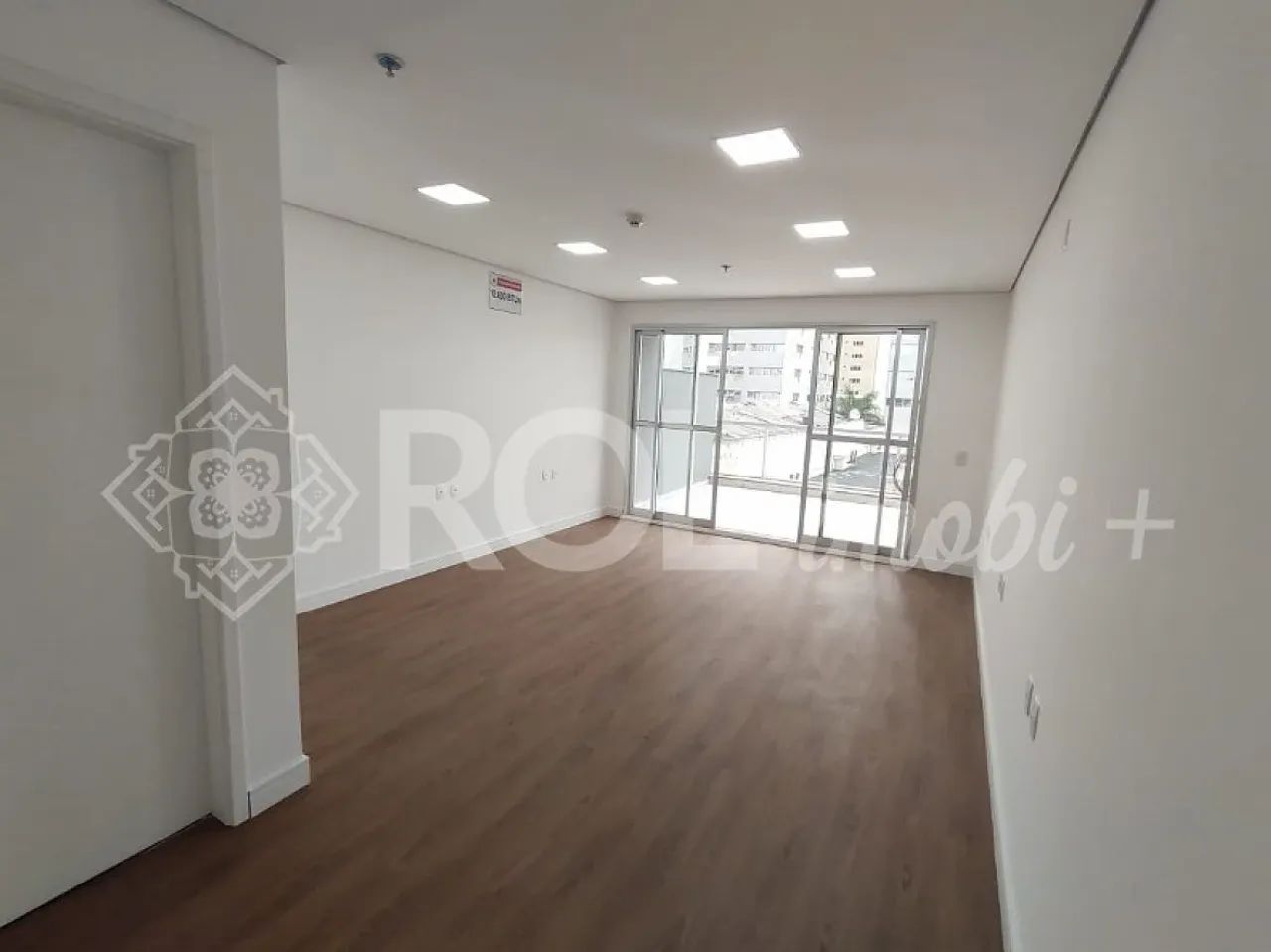 SALA COM VARANDA NA BARRA FUNDA AO LADO DO FÓRUM TRABALHISTA