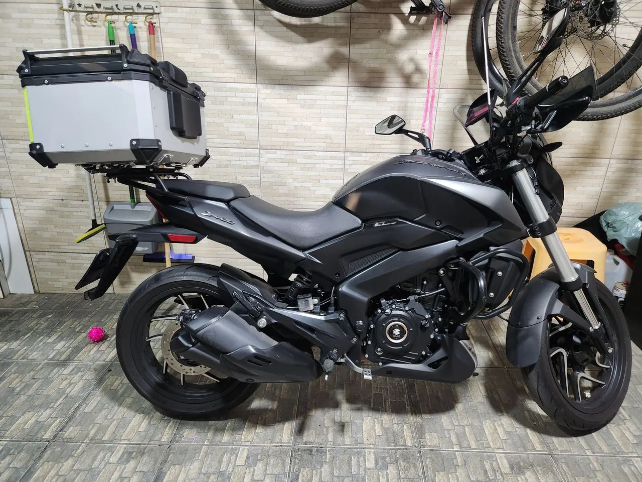 Dominar 400
