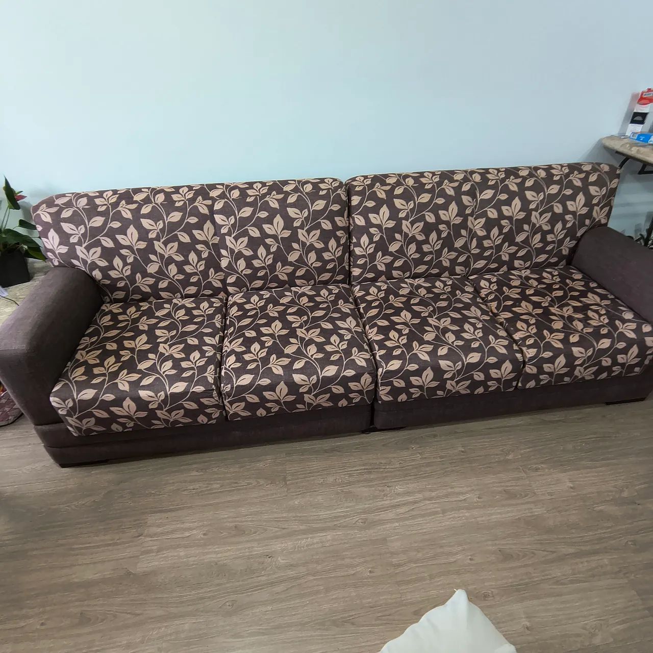 Sofá 4 Lugares Espaçoso - Conservado (2,45m x 0,70m)