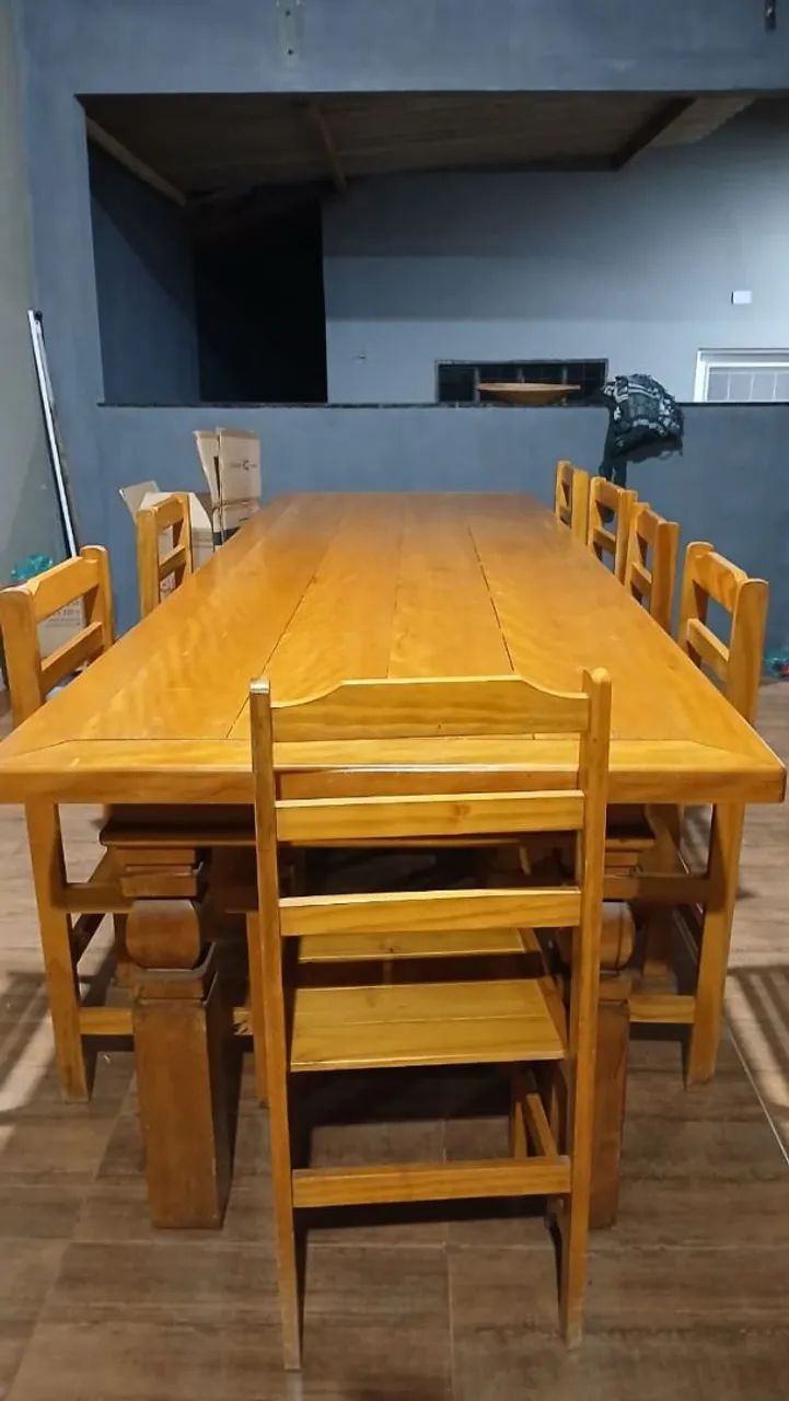 Mesa 8 cadeiras madeira maciça 