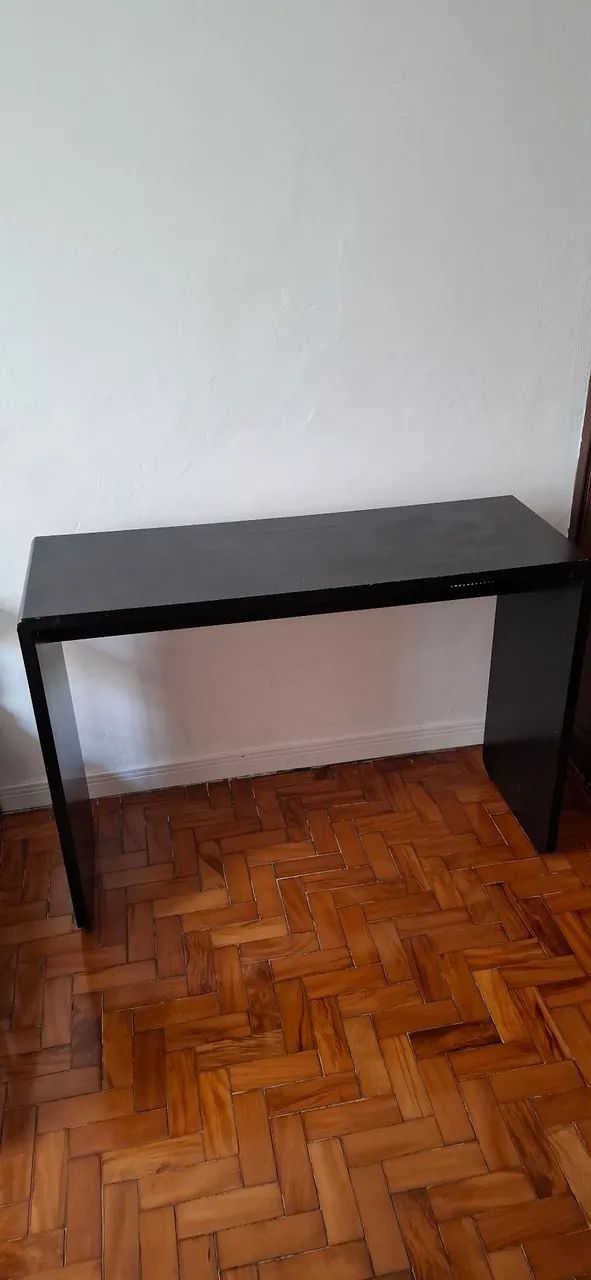 Mesa Preta - Compacta e Versátil