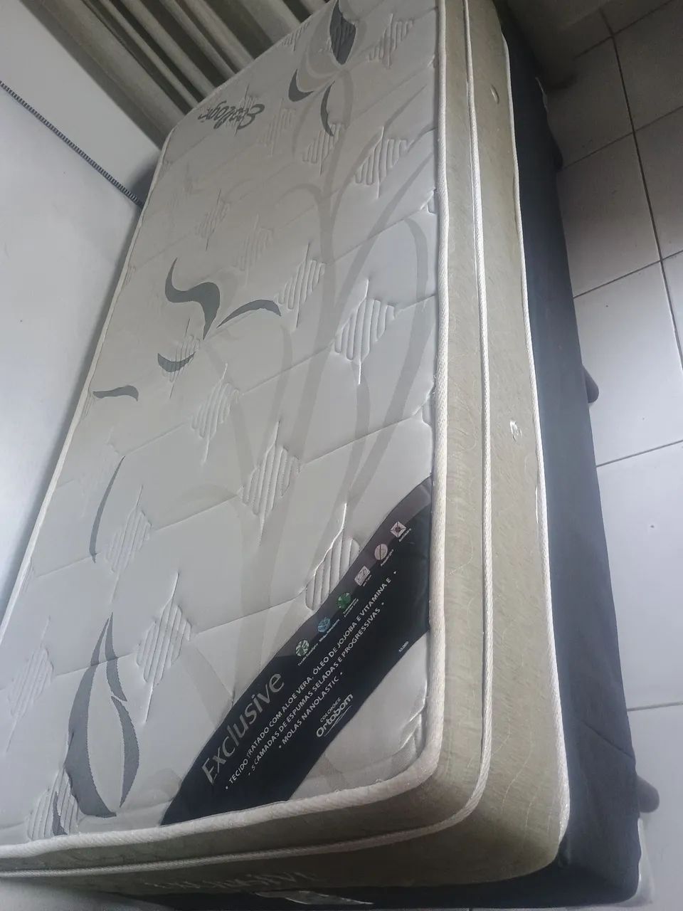 Cama box solteiro Ortobom semi-nova 