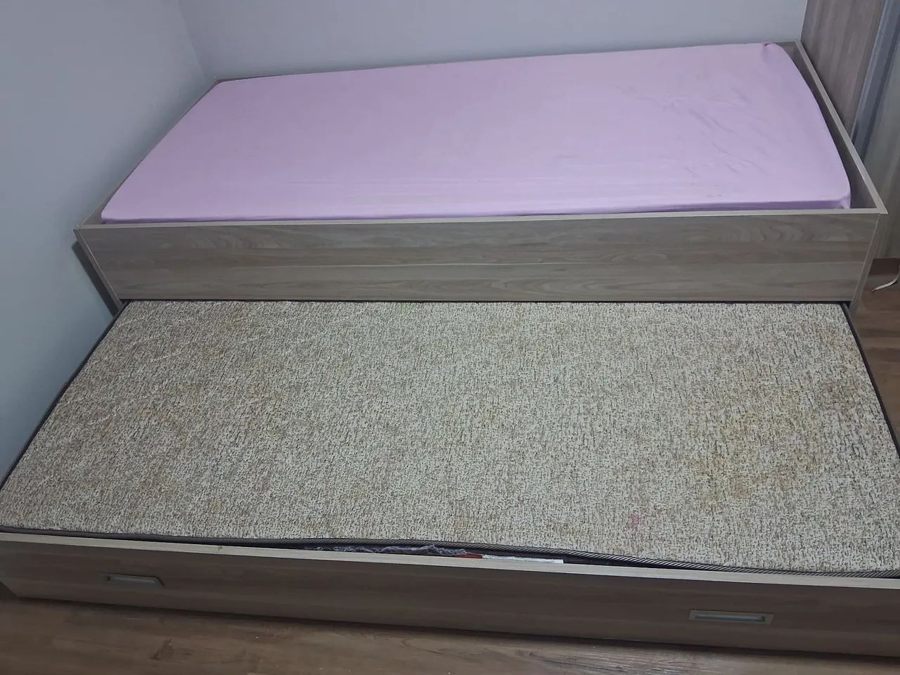 Cama retrátil