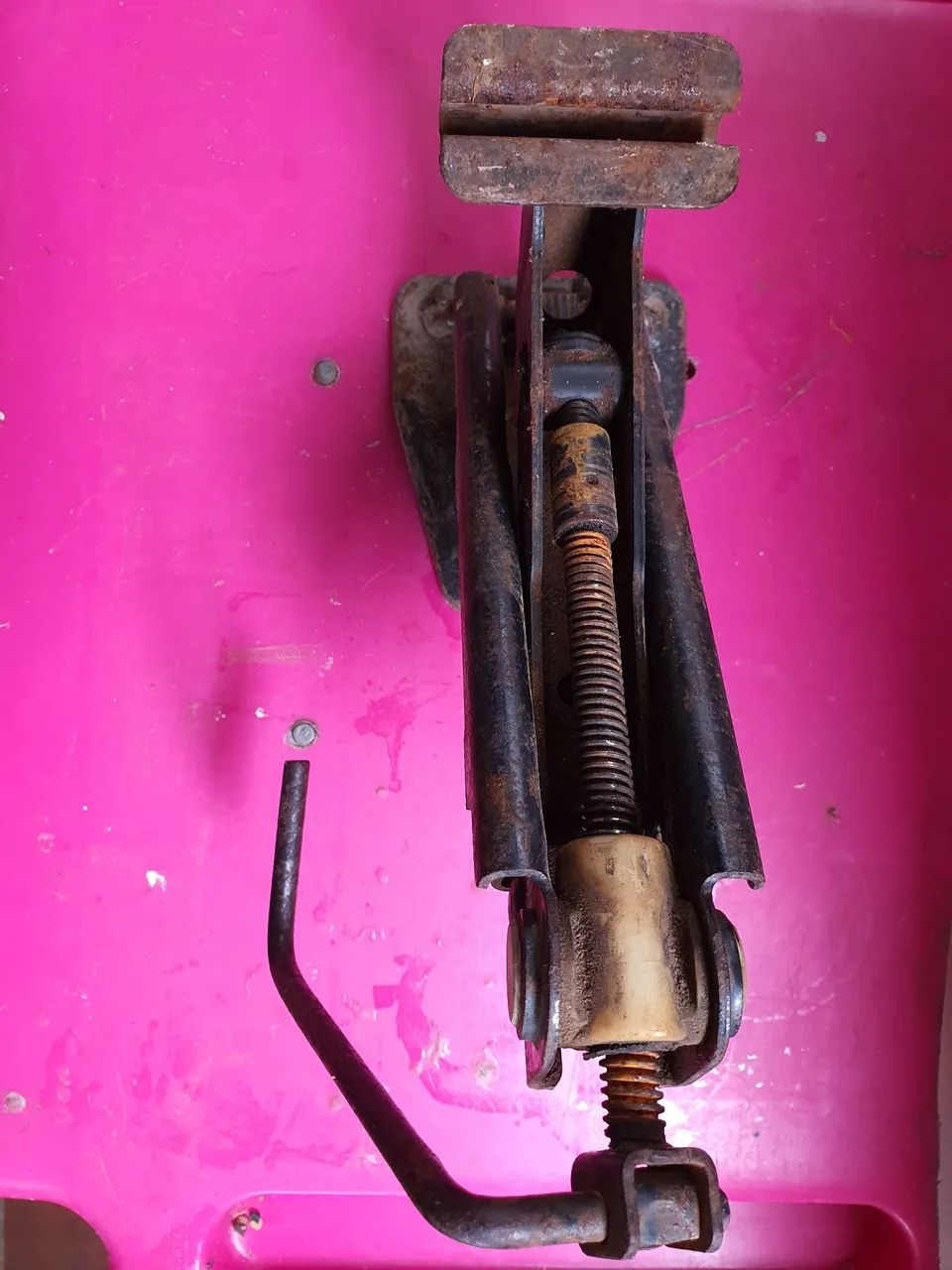 Macaco de carro  - Foto 2