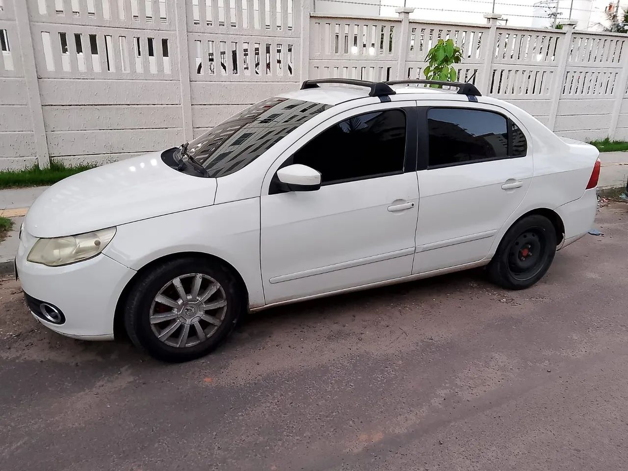 Volkswagen Voyage VOYAGE 1.0/1.0 City Mi Total Flex 8V 4p 2013
